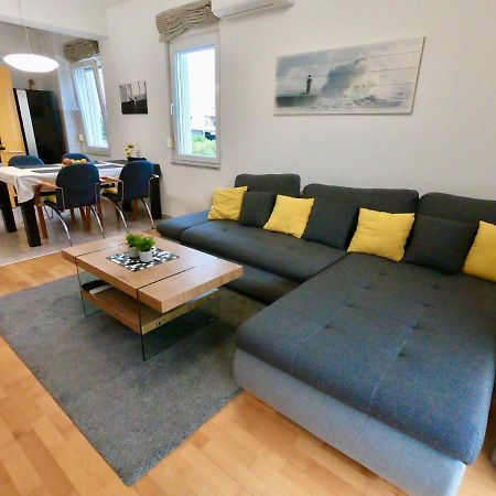 Sunny Apartment By The Beach Каштель-Штафилич Экстерьер фото