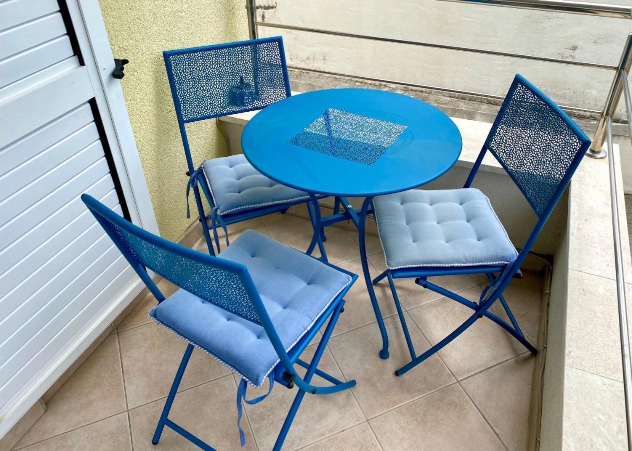 Sunny Apartment By The Beach Каштель-Штафилич Экстерьер фото