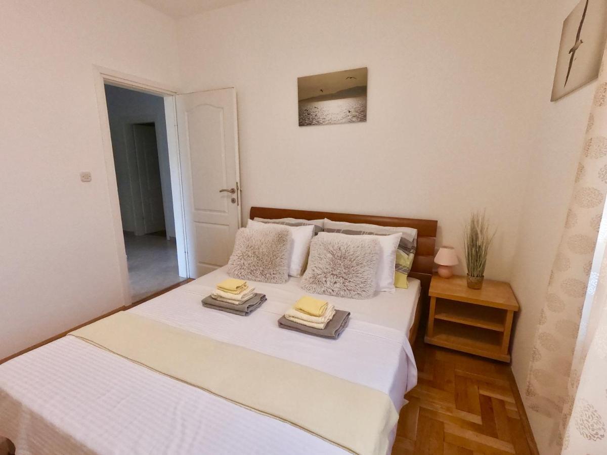 Sunny Apartment By The Beach Каштель-Штафилич Экстерьер фото