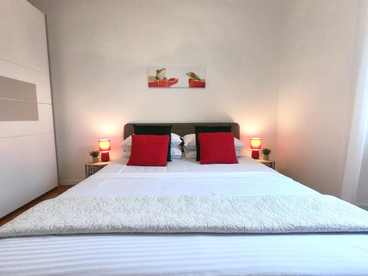 Sunny Apartment By The Beach Каштель-Штафилич Экстерьер фото