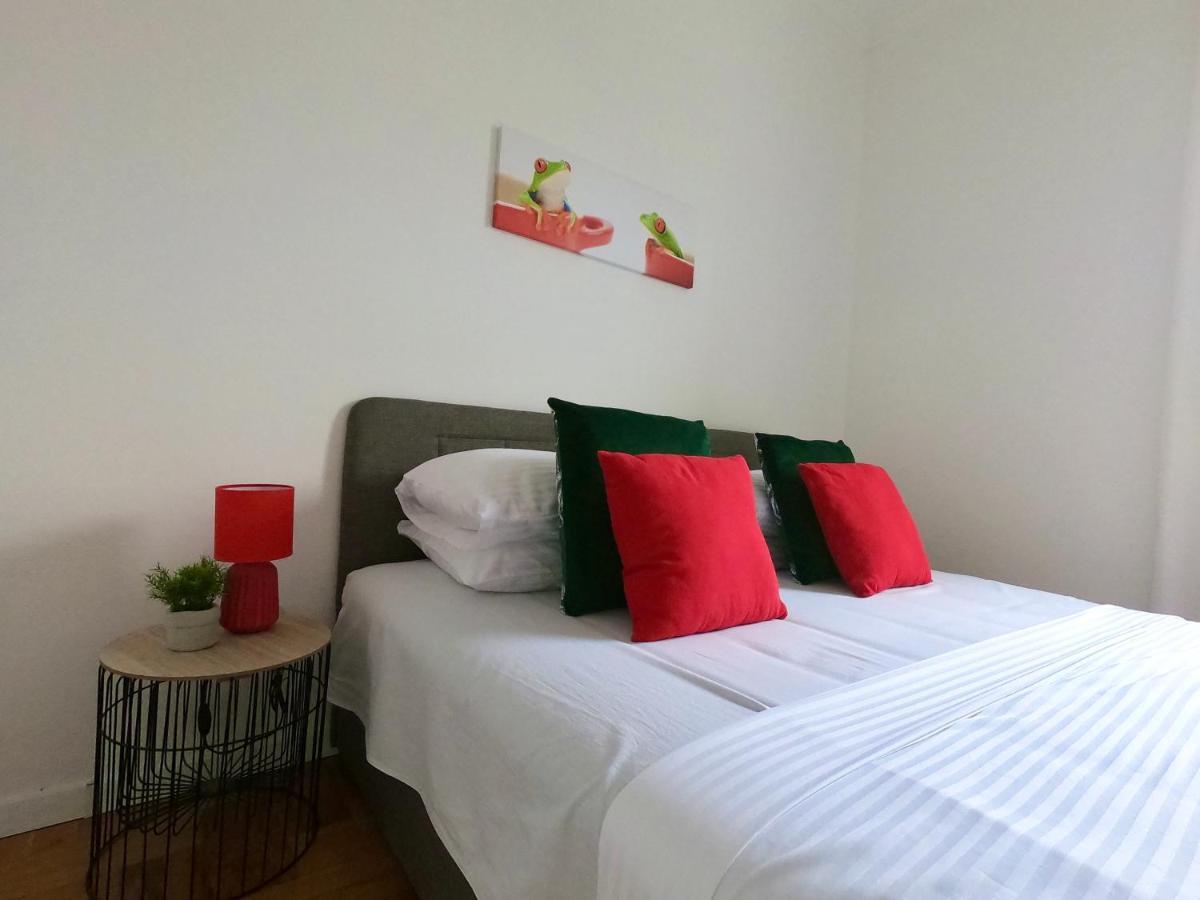 Sunny Apartment By The Beach Каштель-Штафилич Экстерьер фото