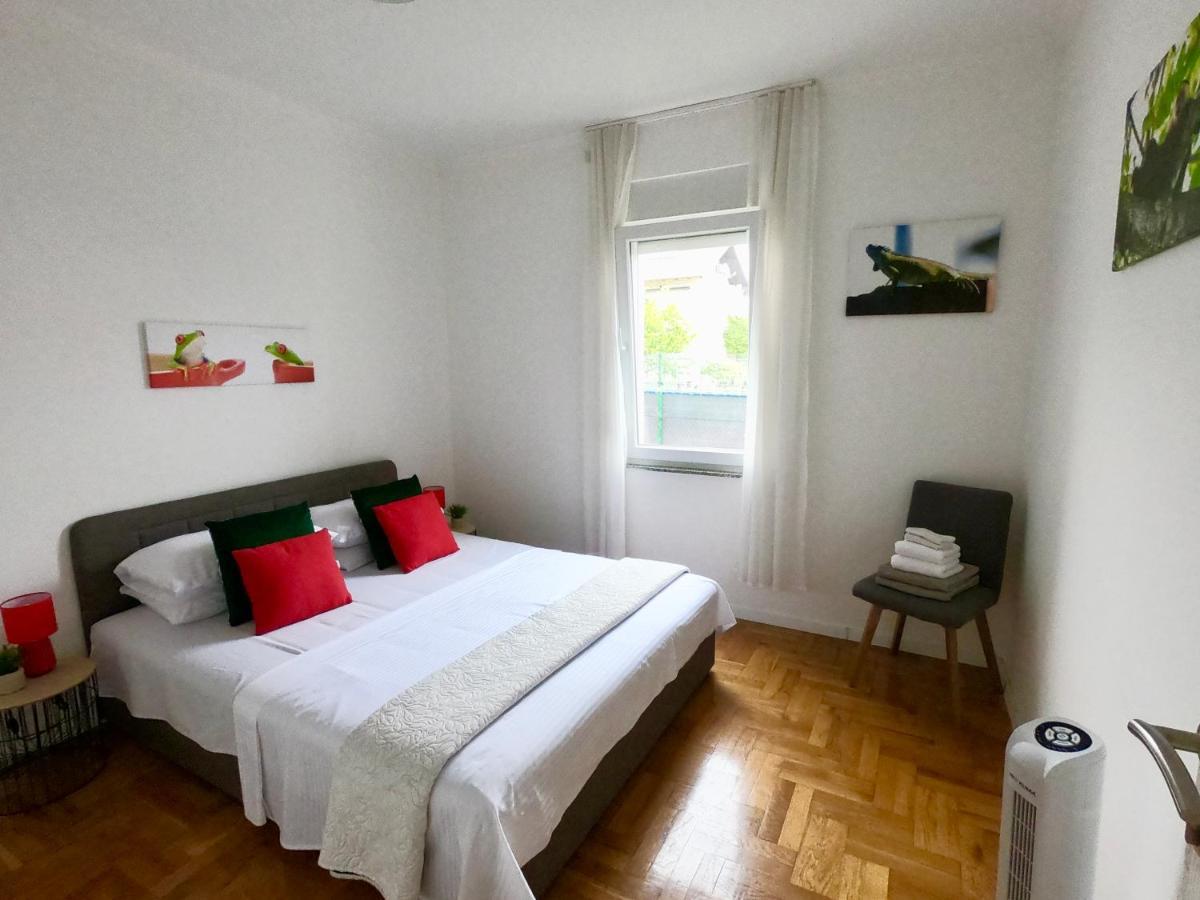 Sunny Apartment By The Beach Каштель-Штафилич Экстерьер фото
