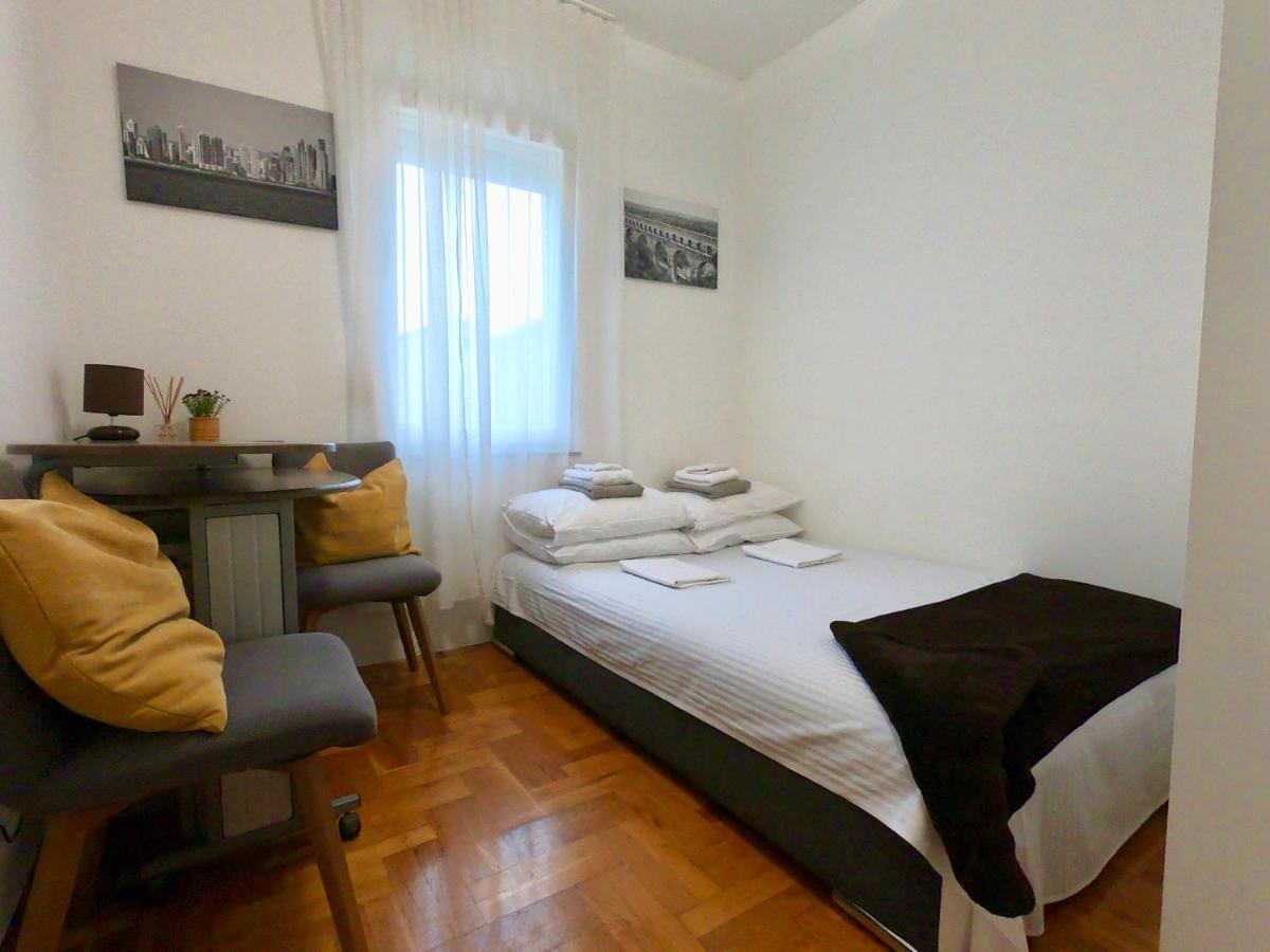 Sunny Apartment By The Beach Каштель-Штафилич Экстерьер фото