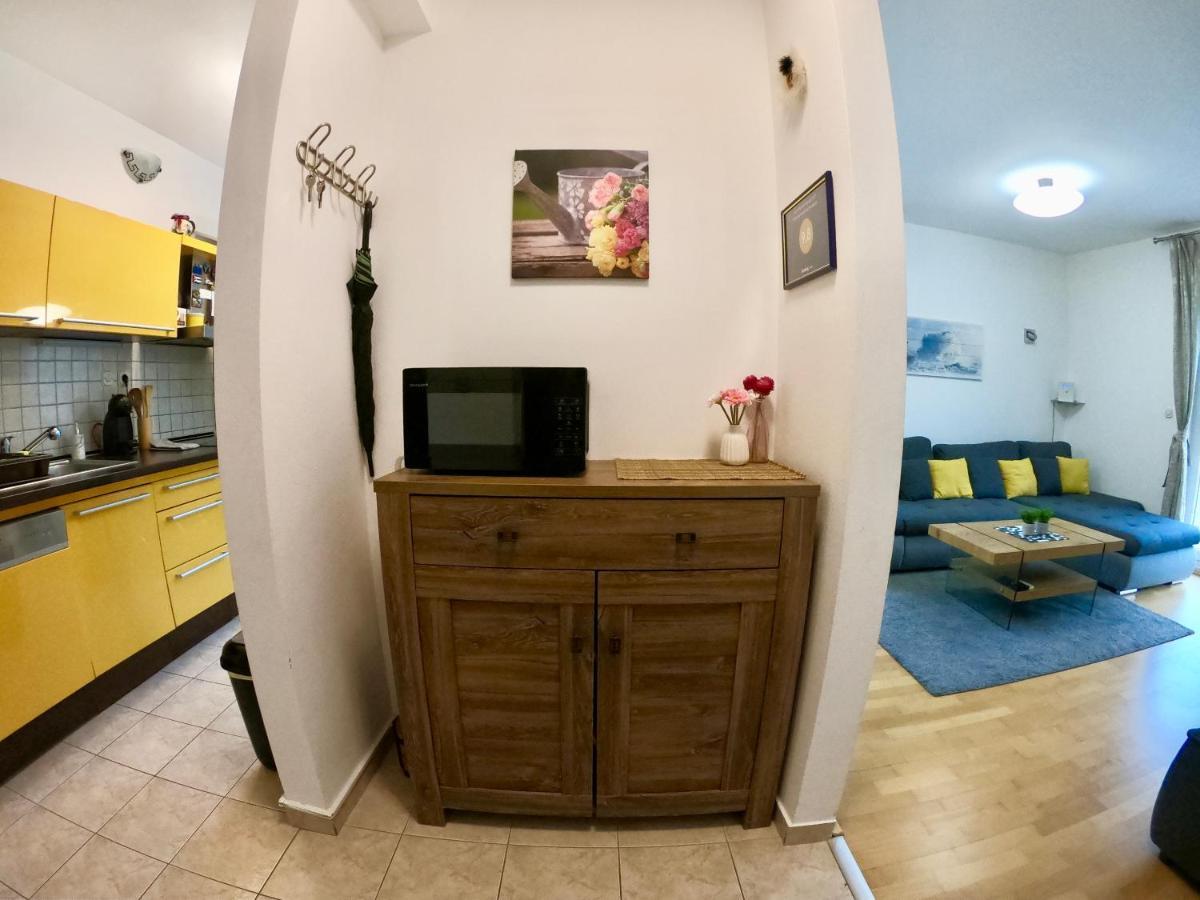 Sunny Apartment By The Beach Каштель-Штафилич Экстерьер фото