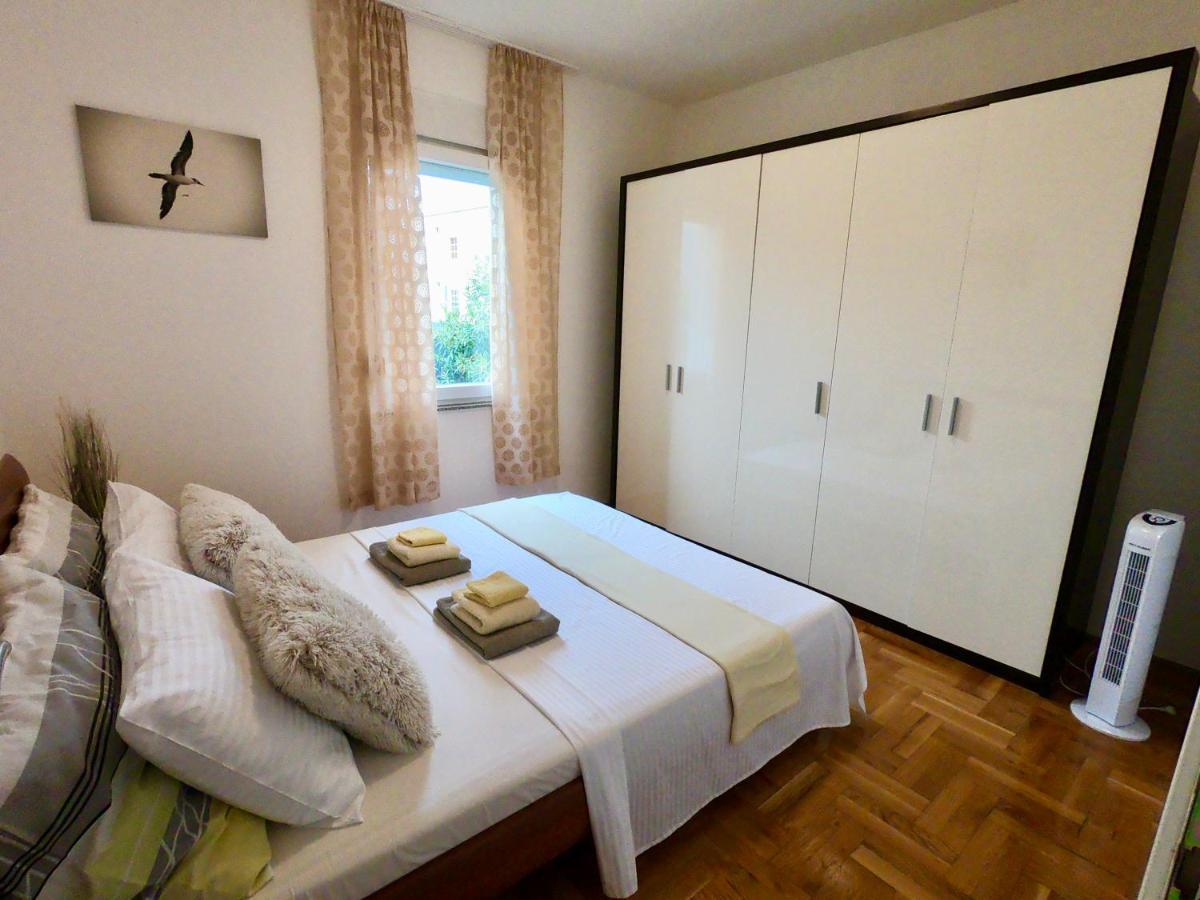 Sunny Apartment By The Beach Каштель-Штафилич Экстерьер фото