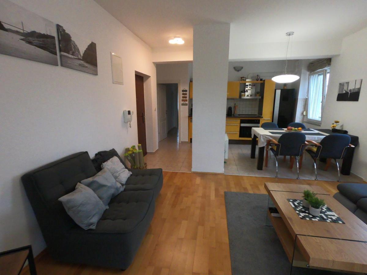 Sunny Apartment By The Beach Каштель-Штафилич Экстерьер фото